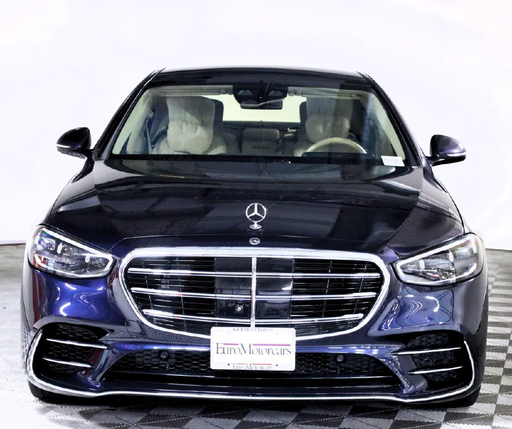 Used 2022 Mercedes-Benz S 580 4MATIC Sedan image 2