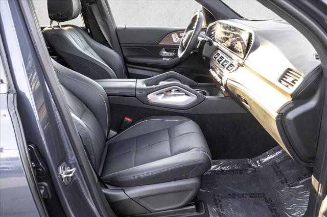Used 2025 Mercedes-Benz GLS 580 4MATIC image 27