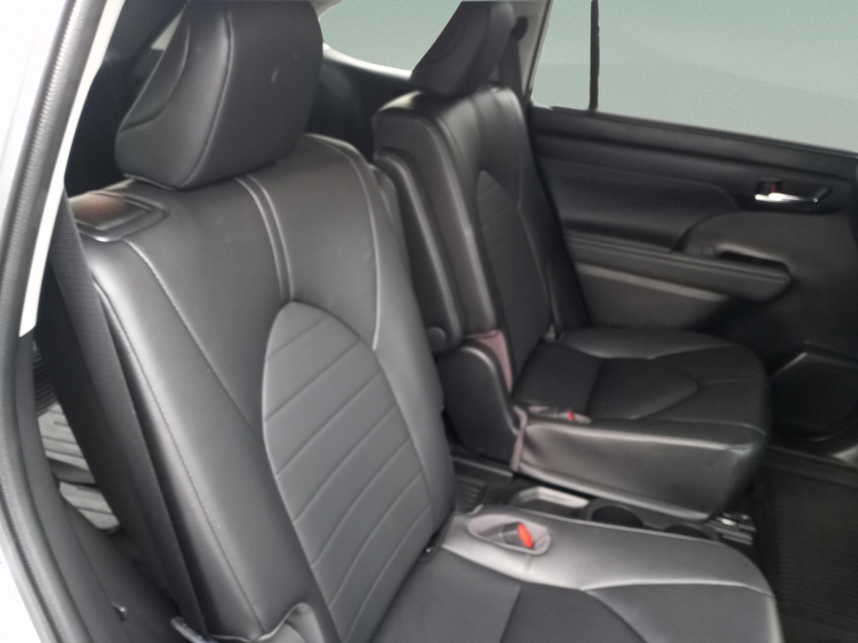 Used 2023 Toyota Highlander L image 34