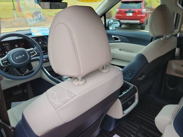 Used 2026 Kia Carnival EX FWD image 12