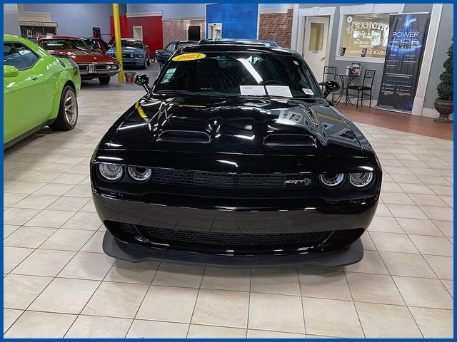 Used 2023 Dodge Challenger SRT Hellcat image 2