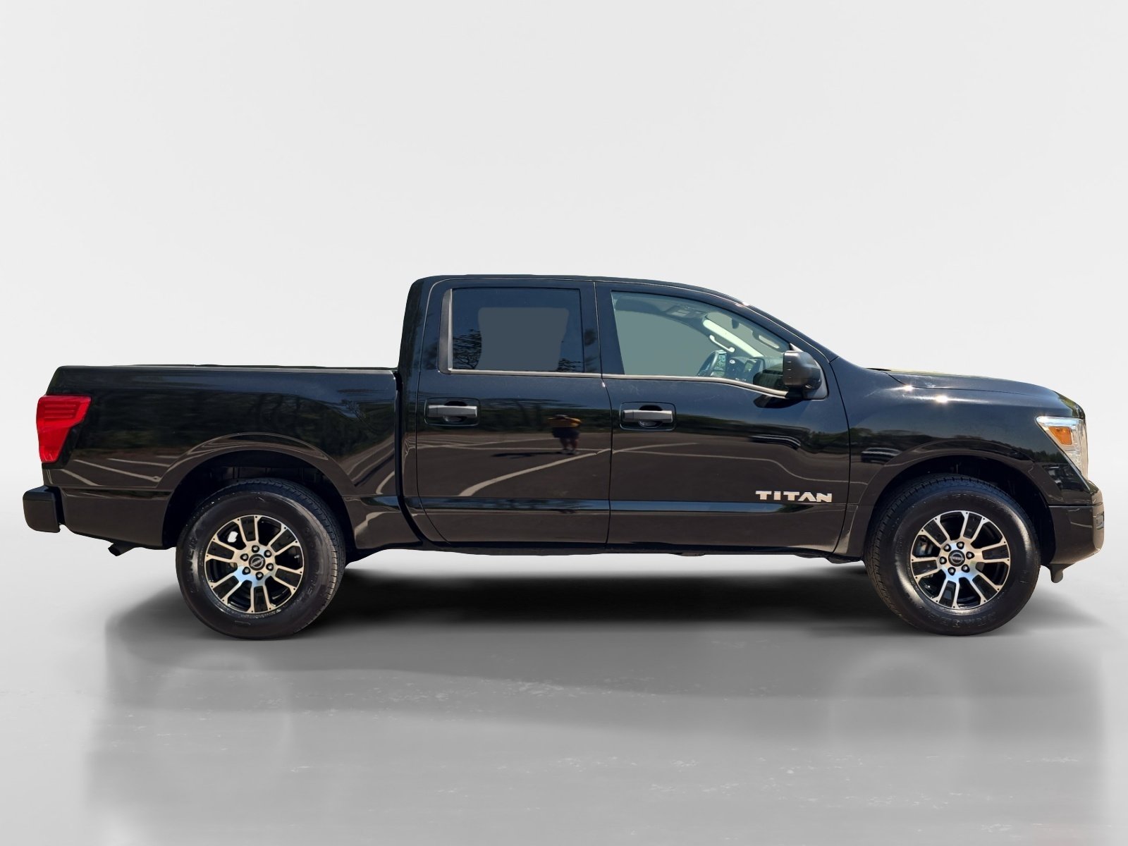 Used 2024 Nissan Titan SV image 6