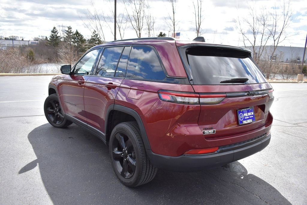 Used 2024 Jeep Grand Cherokee Altitude image 8