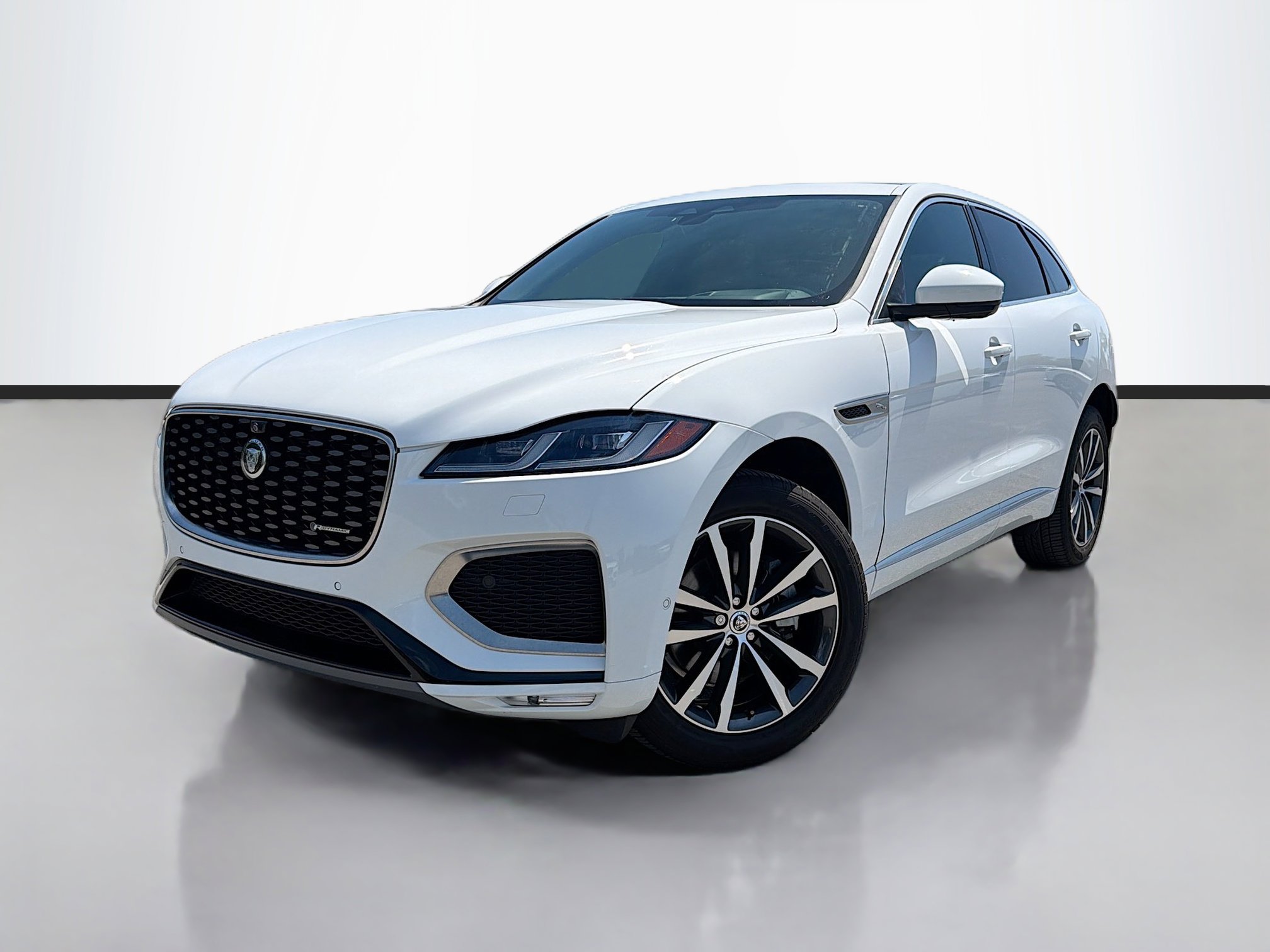 Used 2024 Jaguar F-PACE R-Dynamic S image 1