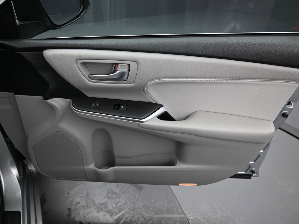 Used 2016 Toyota Camry XLE image 37
