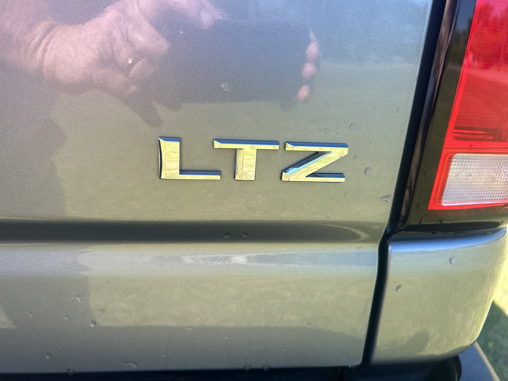 Used 2025 Chevrolet Silverado 2500 LTZ w/ LTZ Premium Package image 5