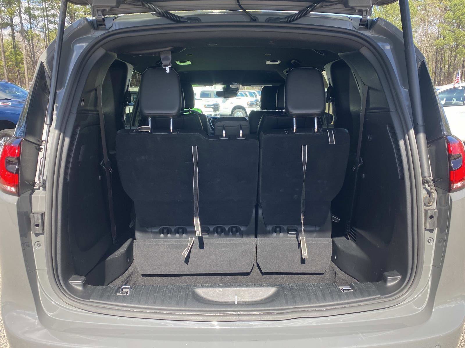 Certified 2025 Chrysler Pacifica Select FWD image 6