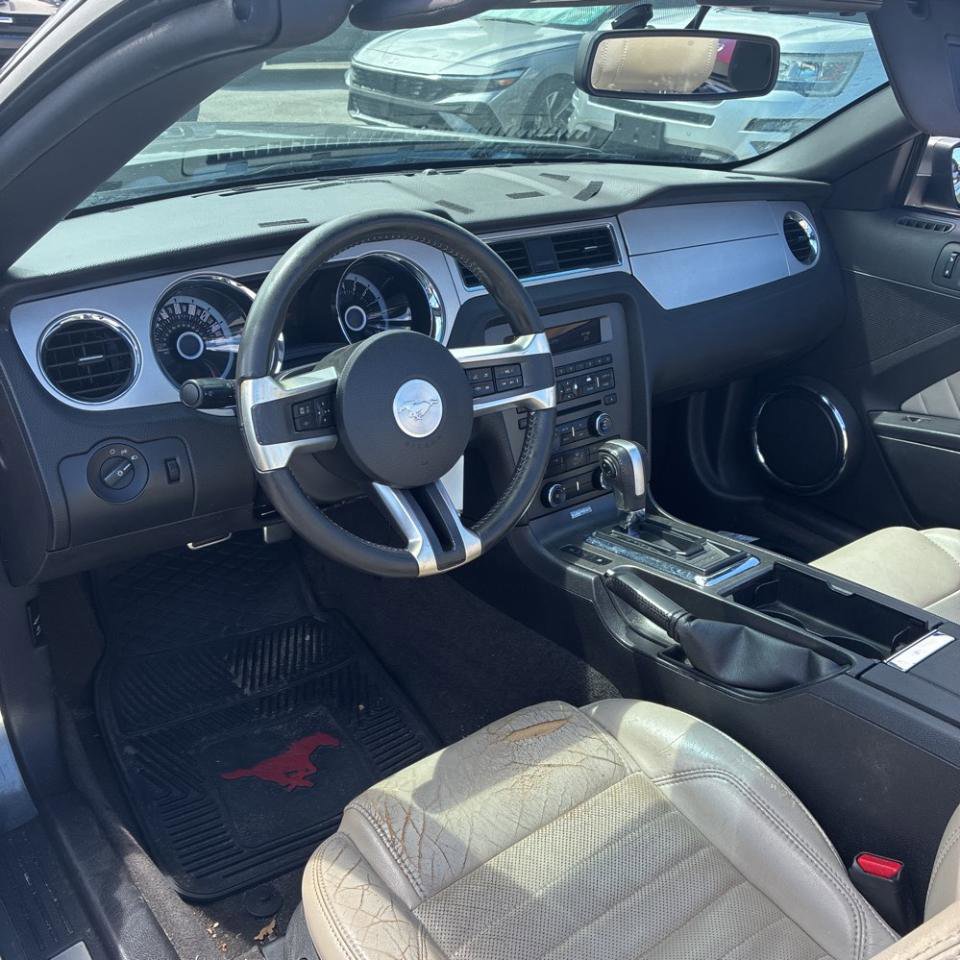 Used 2013 Ford Mustang Premium RWD image 9