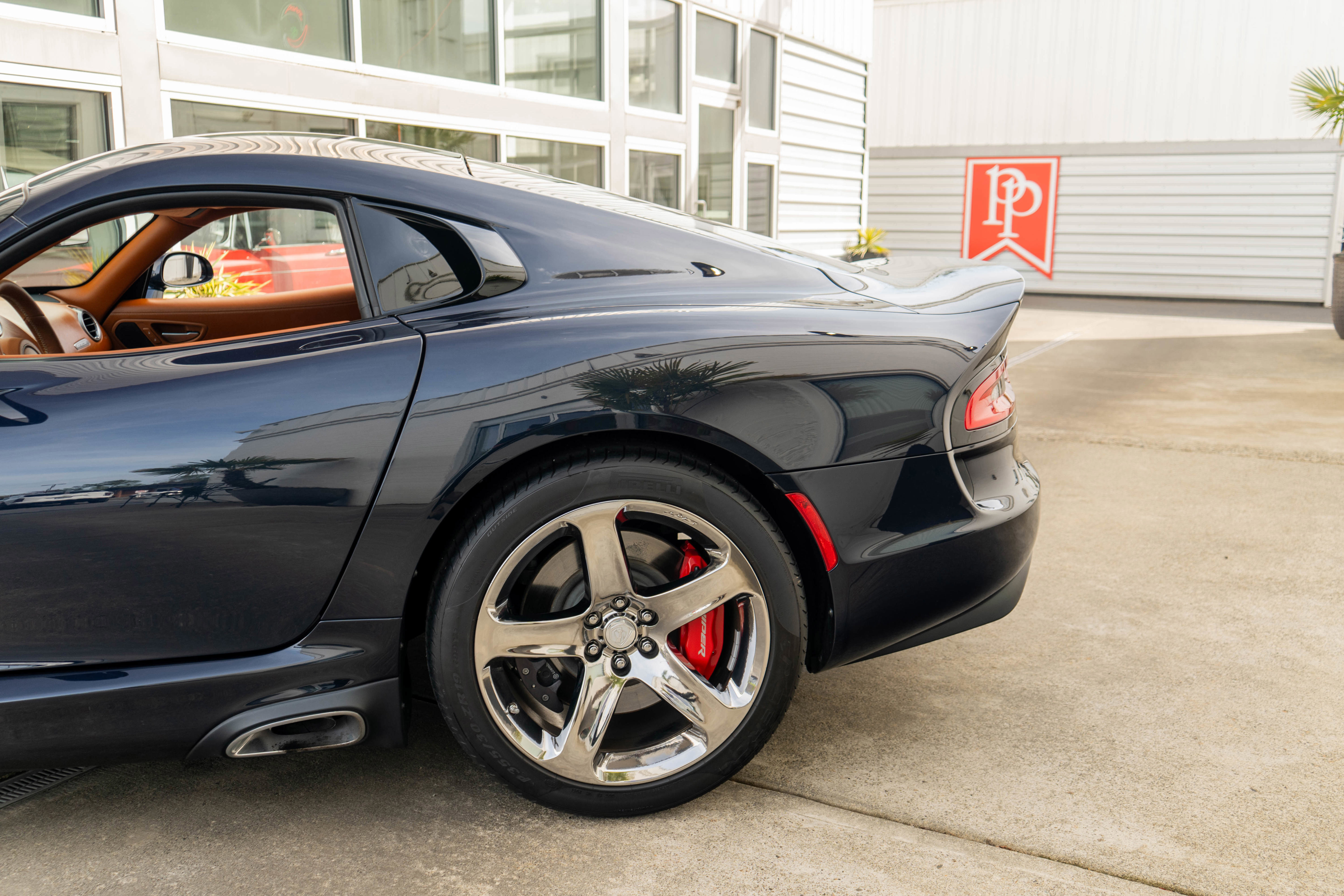 Used 2013 SRT Viper GTS w/ GTS Laguna Interior Pkg RWD image 5