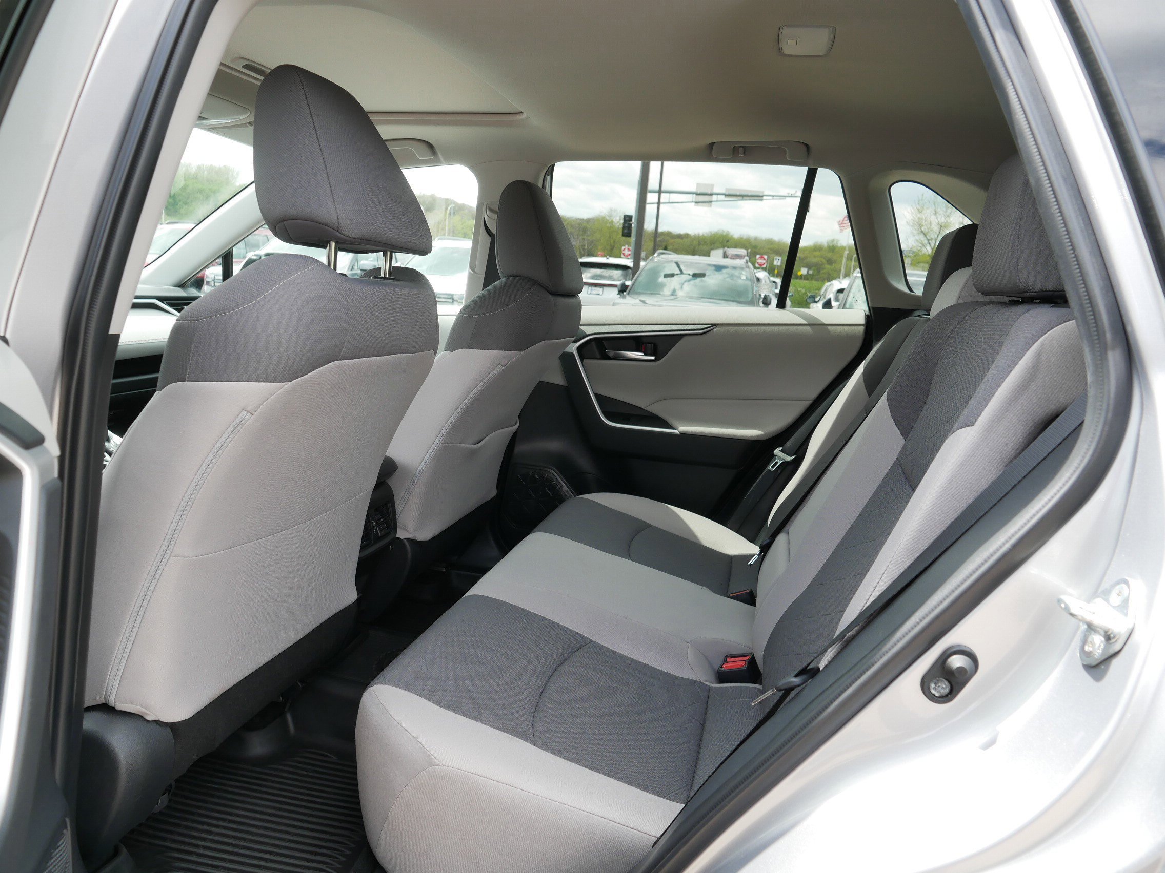 Used 2022 Toyota RAV4 XLE w/ Convenience Package AWD/4WD image 16