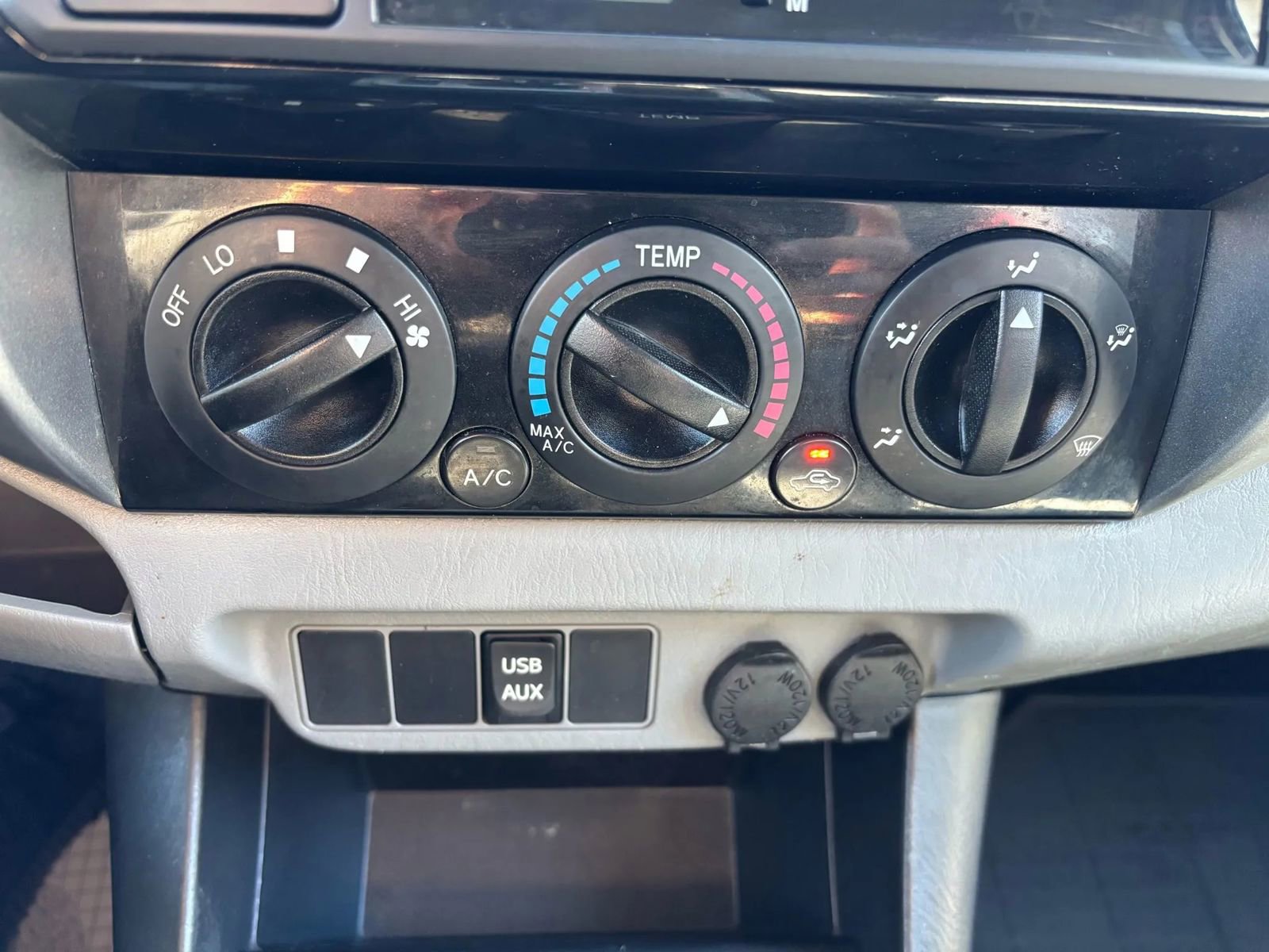 Used 2014 Toyota Tacoma 4x4 Double Cab w/ TRD Sport Package image 28