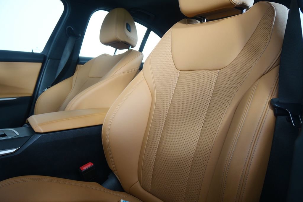 Certified 2025 BMW 330i xDrive Sedan image 10