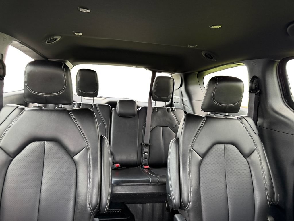 Used 2025 Chrysler Pacifica Select FWD image 14
