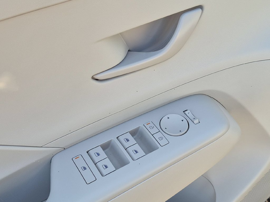 Used 2025 Hyundai Kona SEL FWD image 13