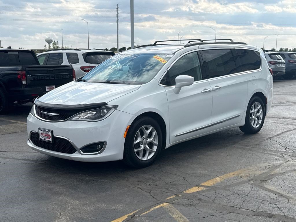 Used 2017 Chrysler Pacifica Touring-L w/ Tire & Wheel Group FWD image 7