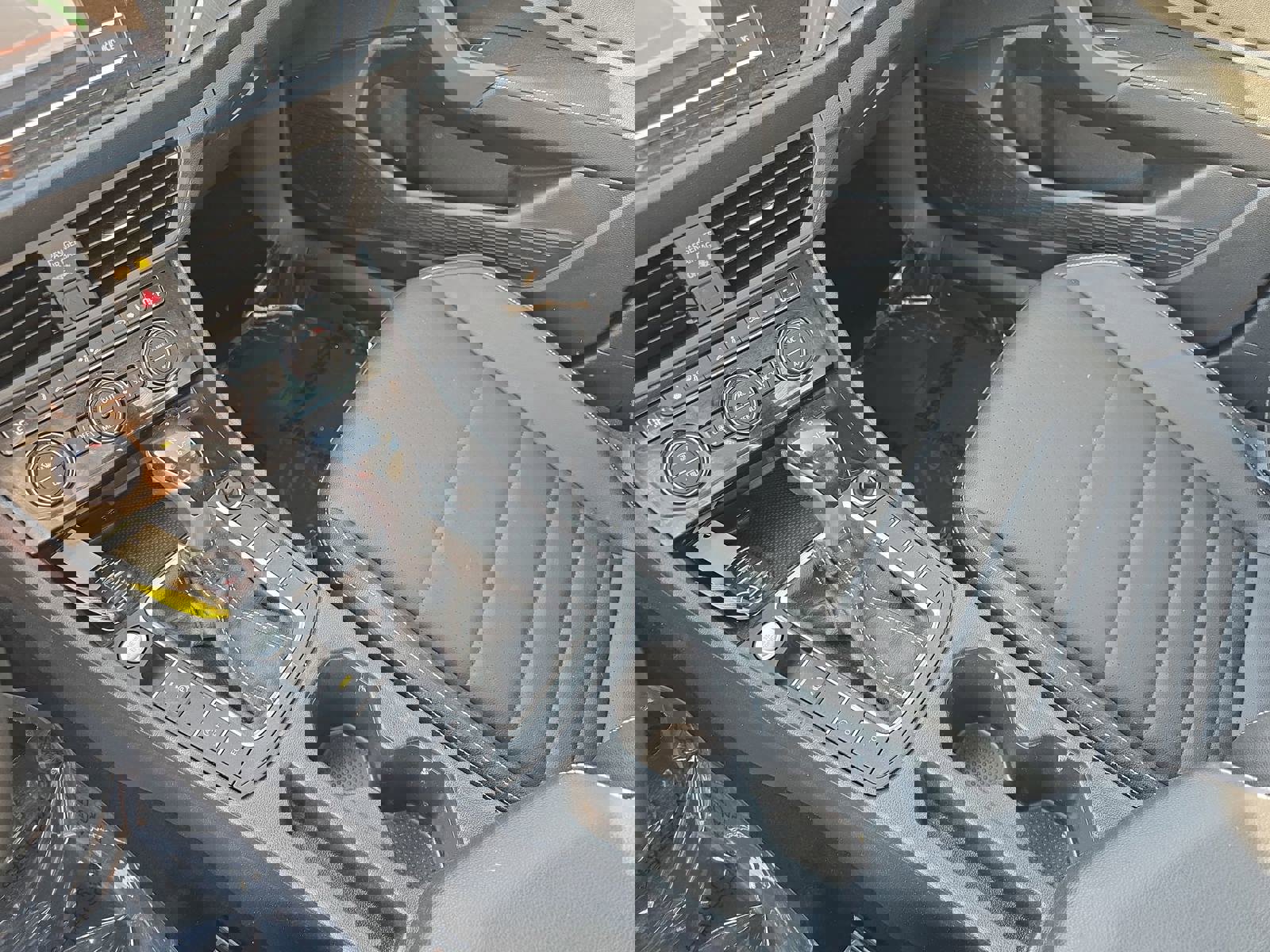 Used 2022 Volkswagen Jetta SE w/ Panoramic Sunroof Package image 27