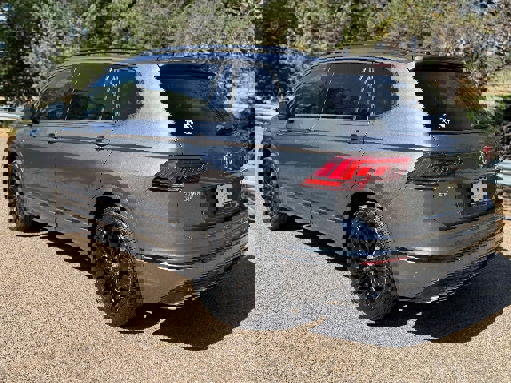 Used 2021 Volkswagen Tiguan SE image 8