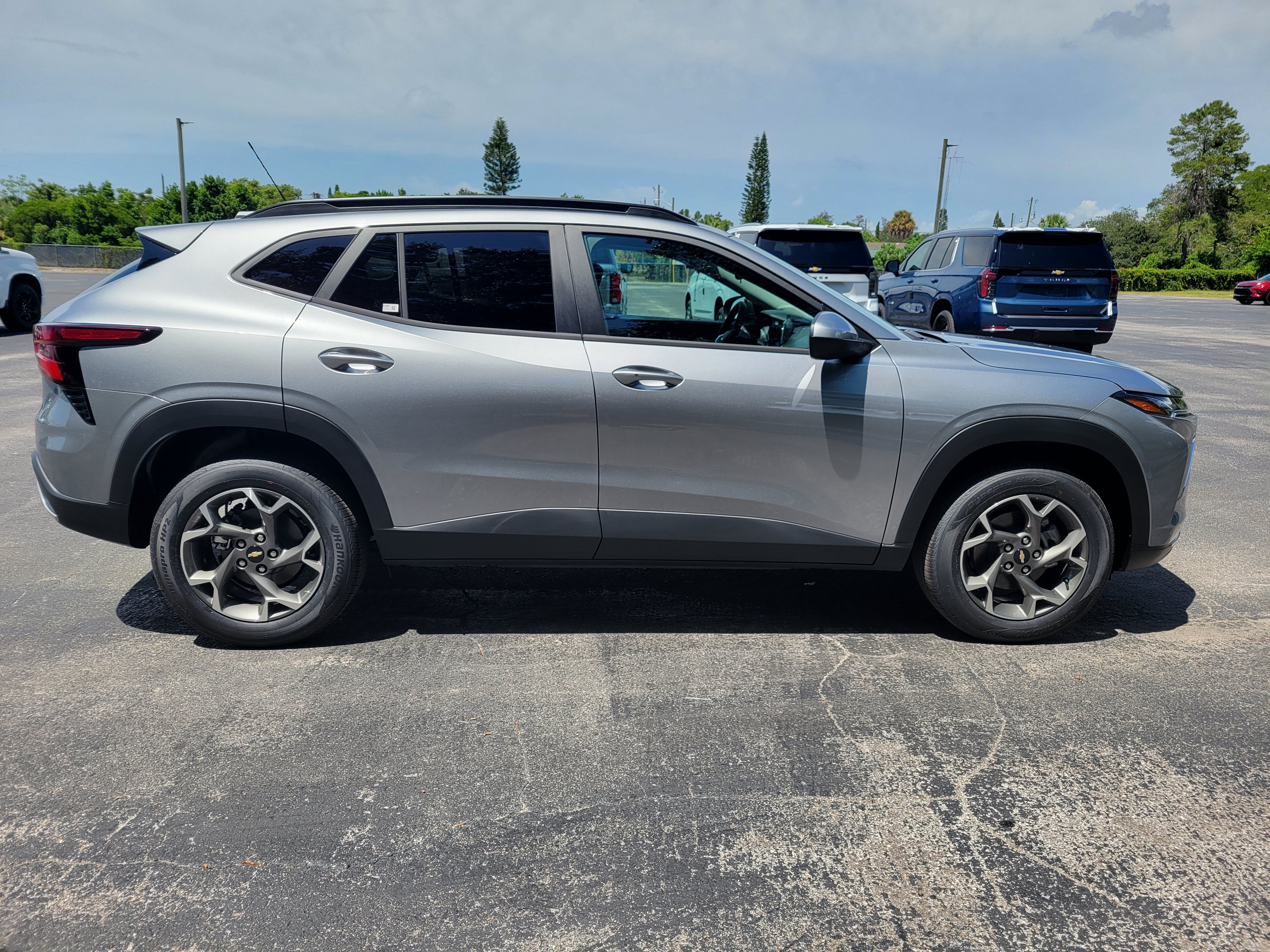 New 2026 Chevrolet Trax LT w/ Driver Confidence Package FWD image 4