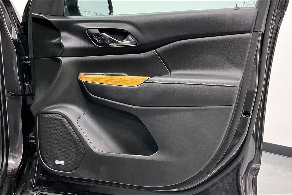 Used 2017 GMC Acadia Denali w/ Technology Package FWD image 23