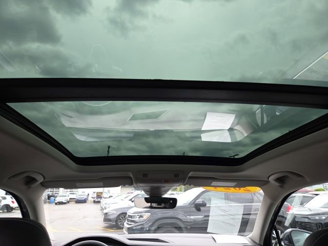 Used 2024 Volkswagen Tiguan SE w/ Panoramic Sunroof Package AWD/4WD image 23