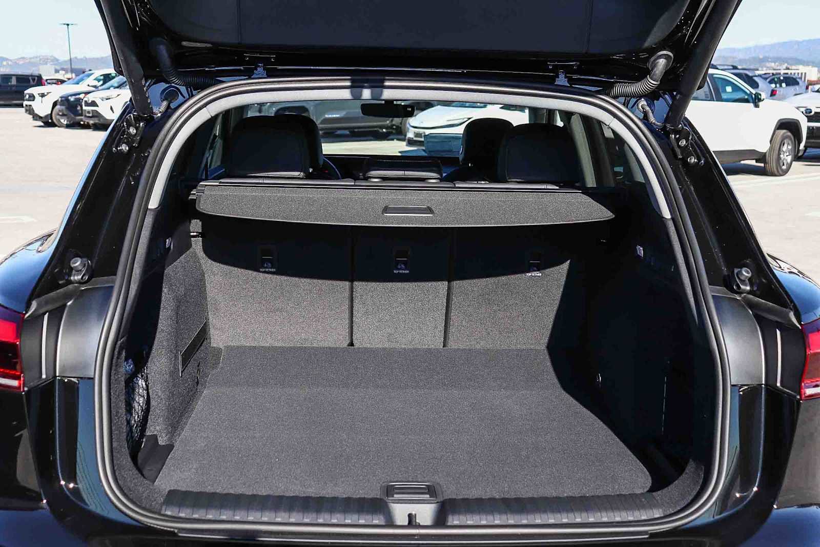 New 2025 Audi Q6 e-tron Premium AWD/4WD image 36