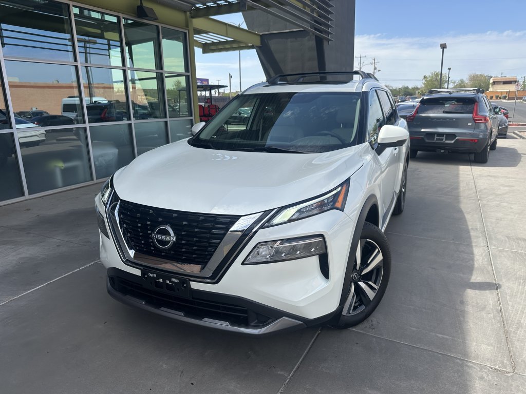 Used 2023 Nissan Rogue SL FWD image 2