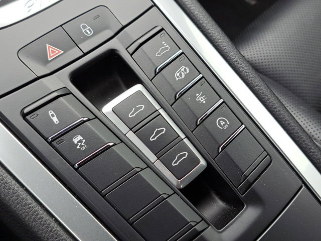 Certified 2017 Porsche 911 Carrera 4 image 31