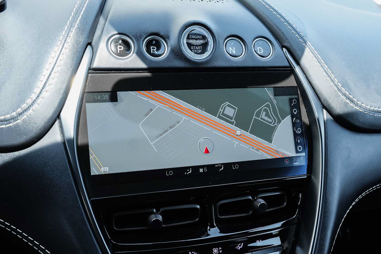 Used 2023 Aston Martin DBX AWD/4WD image 47