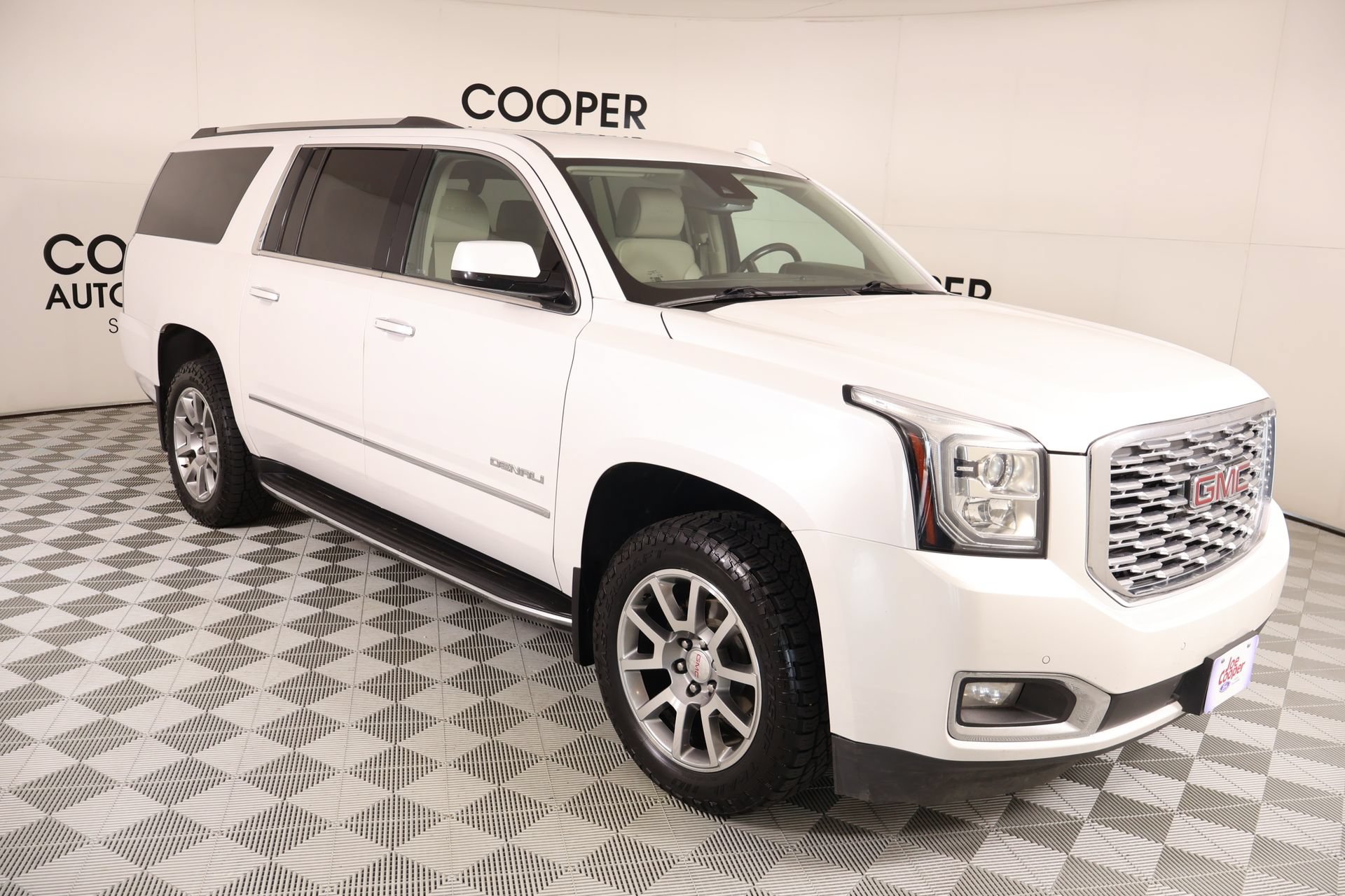 Used 2020 GMC Yukon XL Denali AWD/4WD image 1