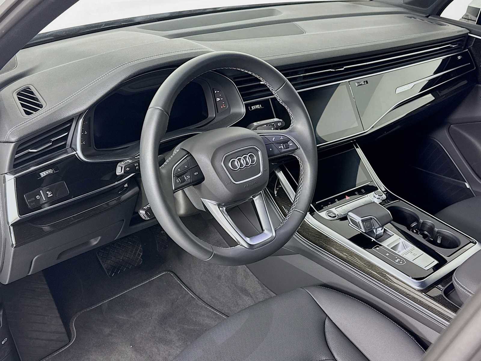 Used 2025 Audi Q7 3.0T Premium Plus w/ Premium Plus Package image 4