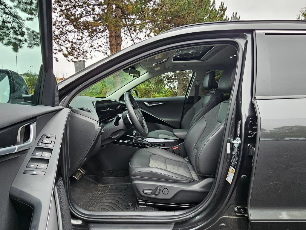 Used 2023 Kia Niro EX Touring FWD image 22