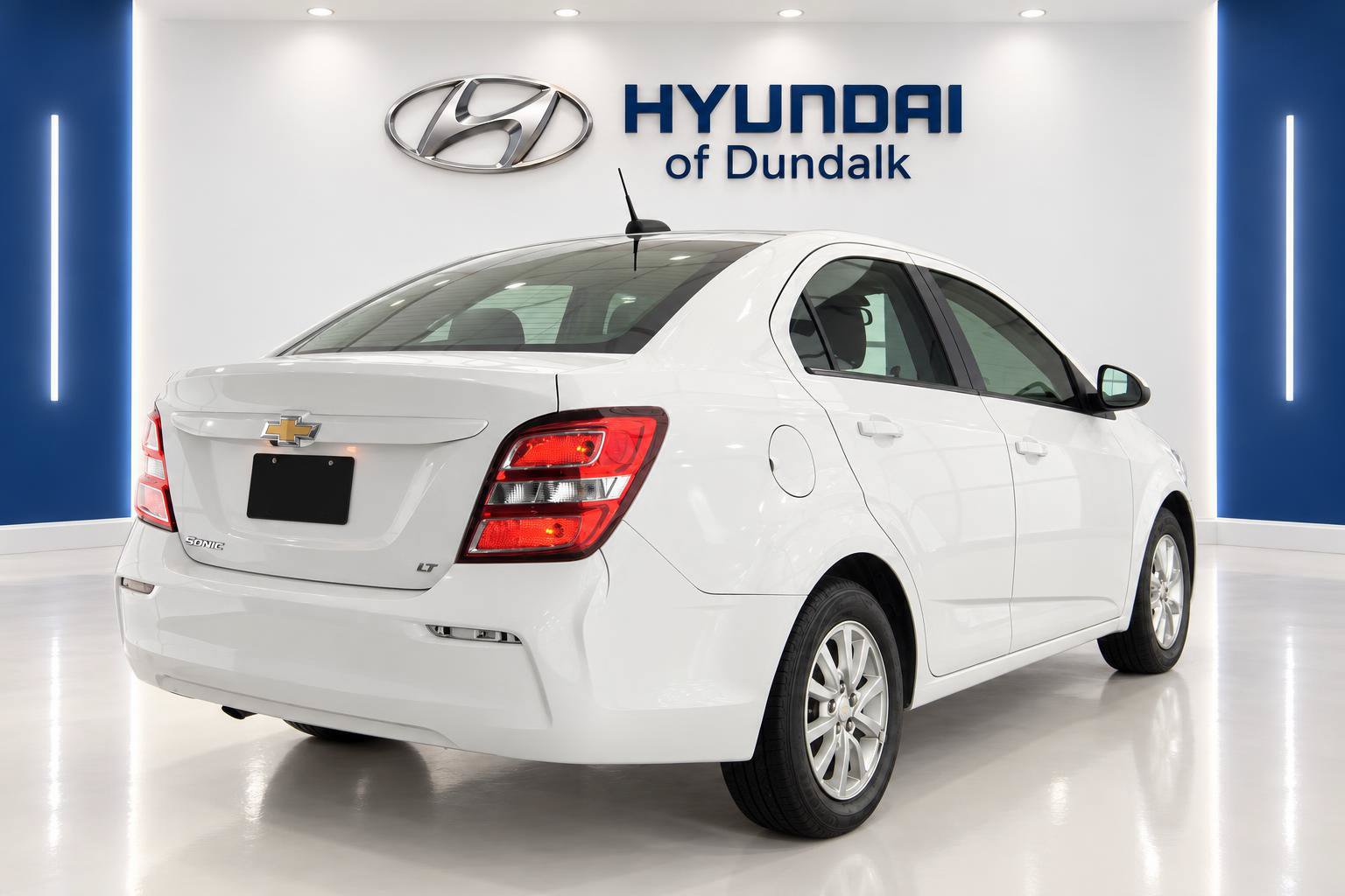 Used 2019 Chevrolet Sonic LT FWD image 4