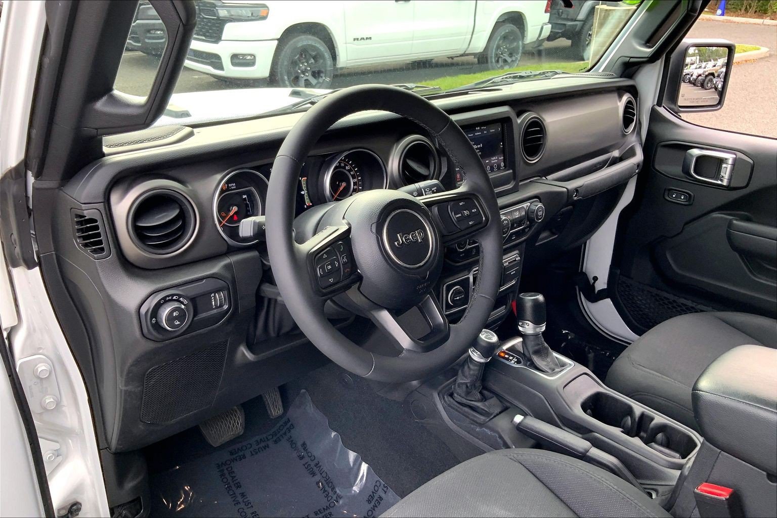 Certified 2023 Jeep Gladiator Overland AWD/4WD image 15