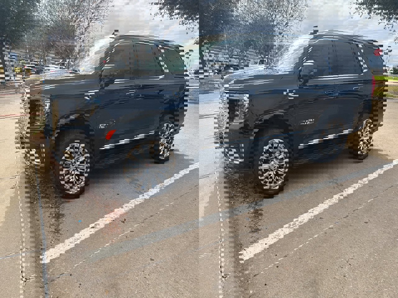 Used 2024 GMC Yukon Denali image 2