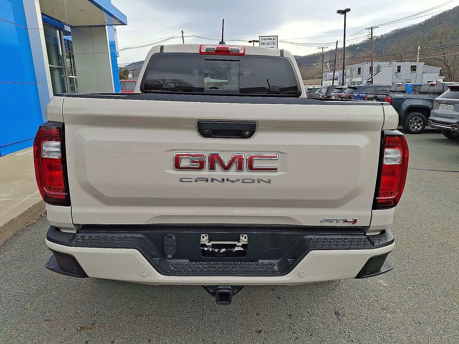Used 2026 GMC Canyon AT4 image 5