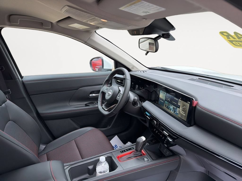 Used 2025 Nissan Kicks SR FWD image 12