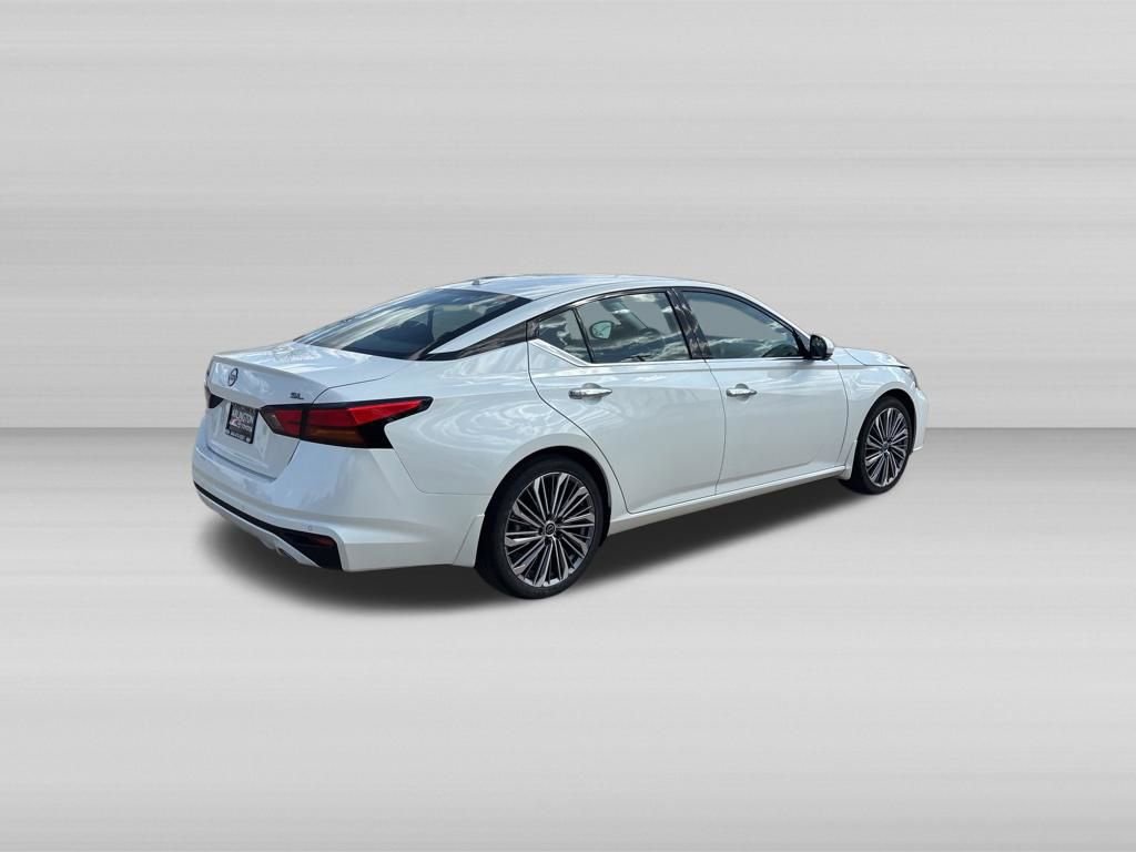 Used 2025 Nissan Altima 2.5 SL FWD image 4