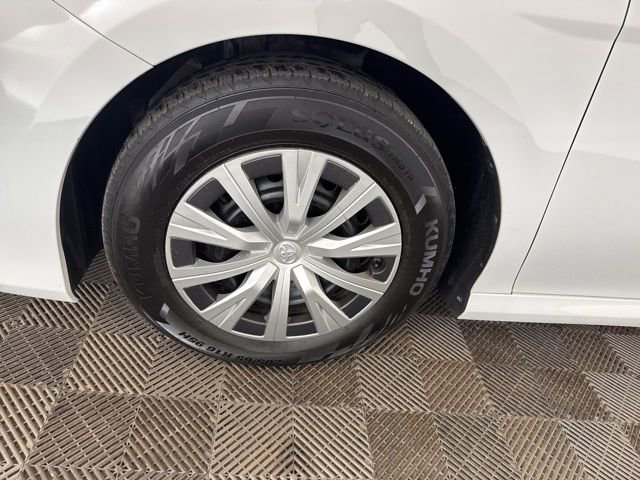 Used 2023 Toyota Camry LE image 28