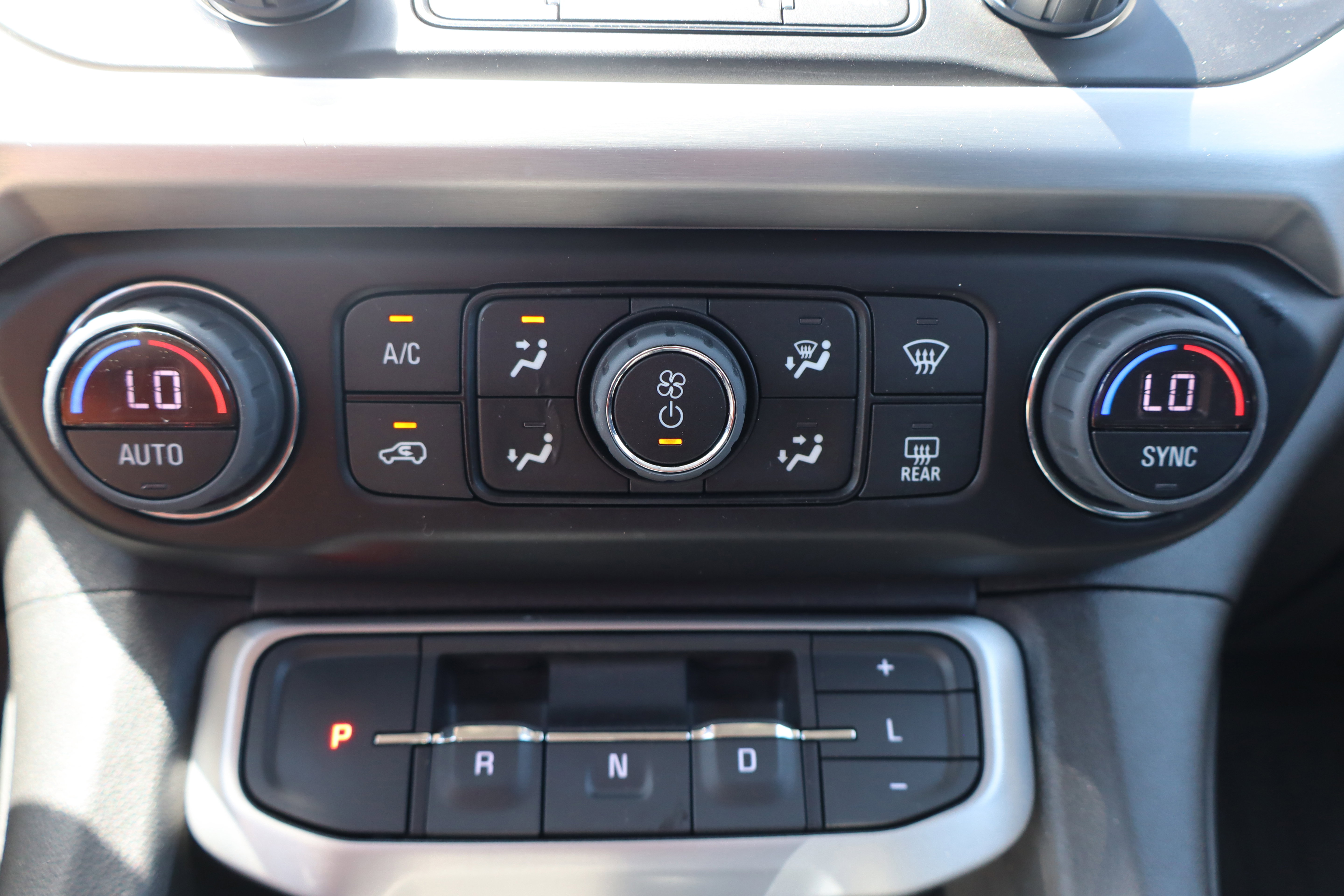 Used 2023 GMC Acadia SLT w/ Preferred Package AWD/4WD image 24
