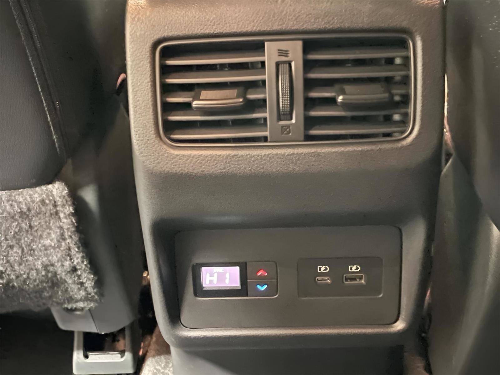 Used 2022 Nissan Rogue SL w/ SL Premium Package image 18