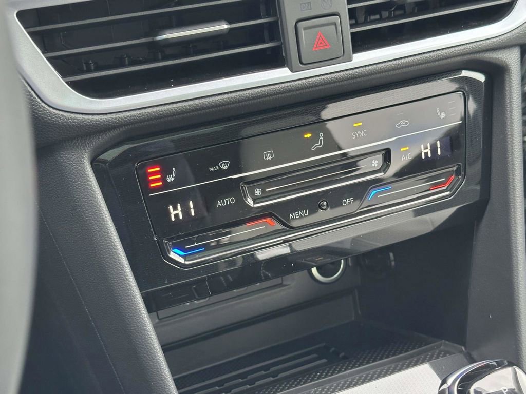 New 2026 Volkswagen Taos SE image 21