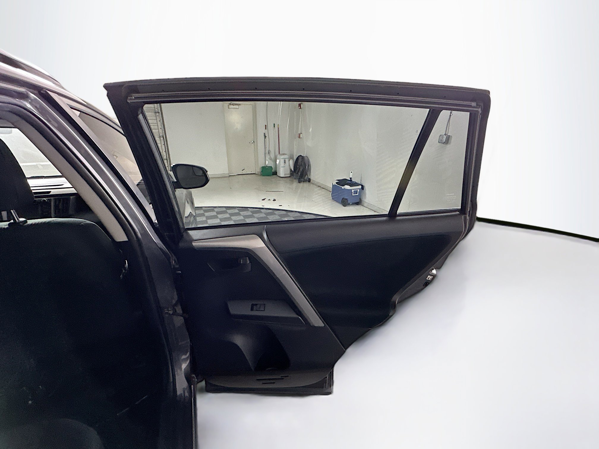 Used 2018 Toyota RAV4 LE image 28