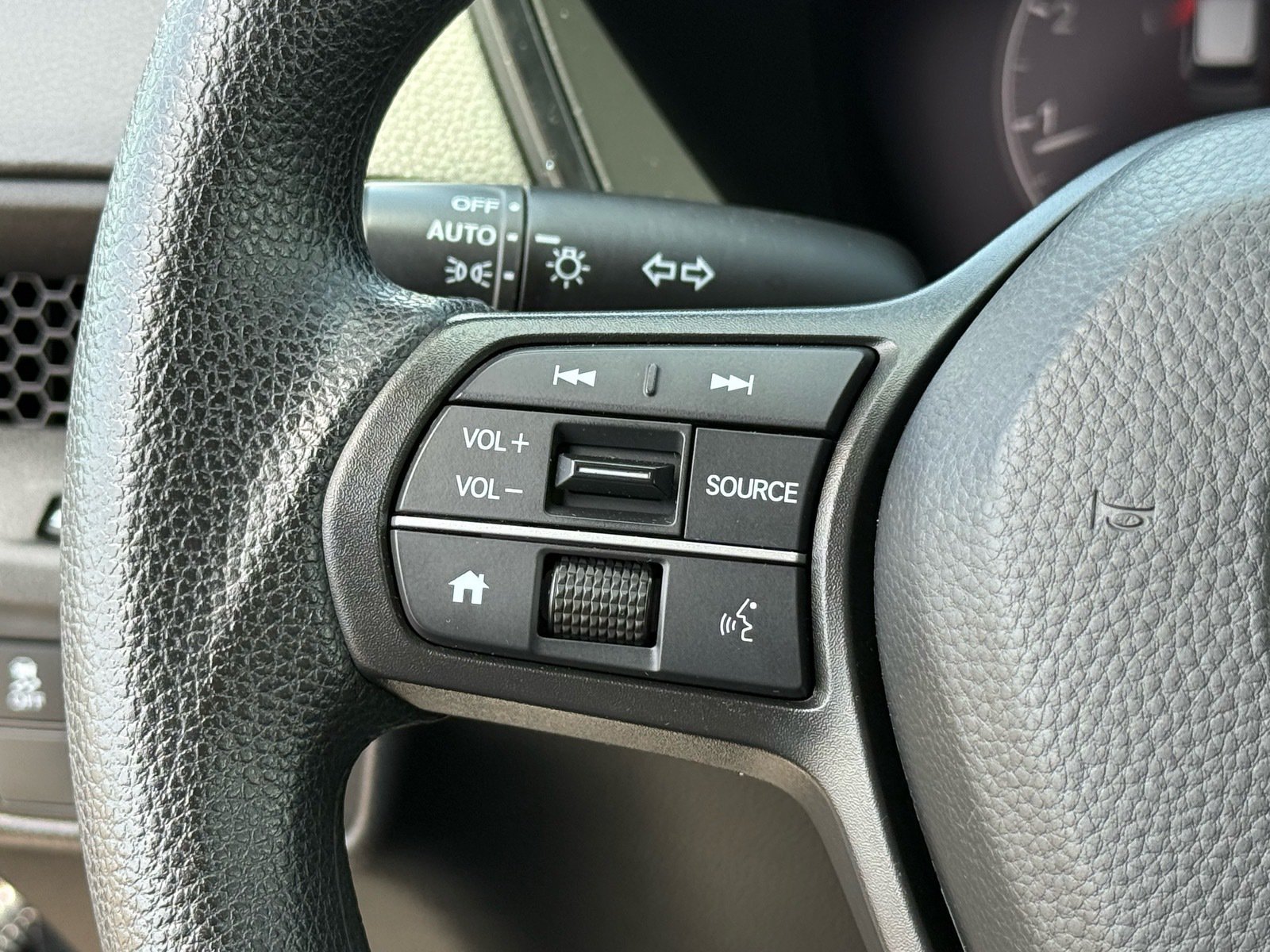 Used 2025 Honda CR-V LX image 16