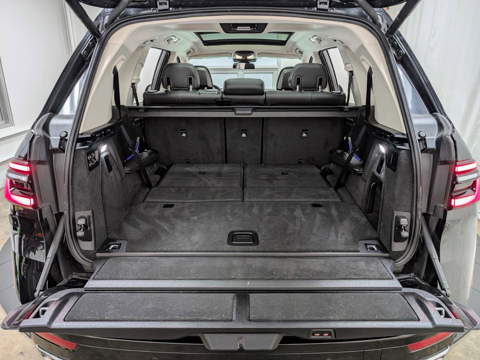 Used 2023 BMW X7 xDrive40i w/ Premium Package image 29
