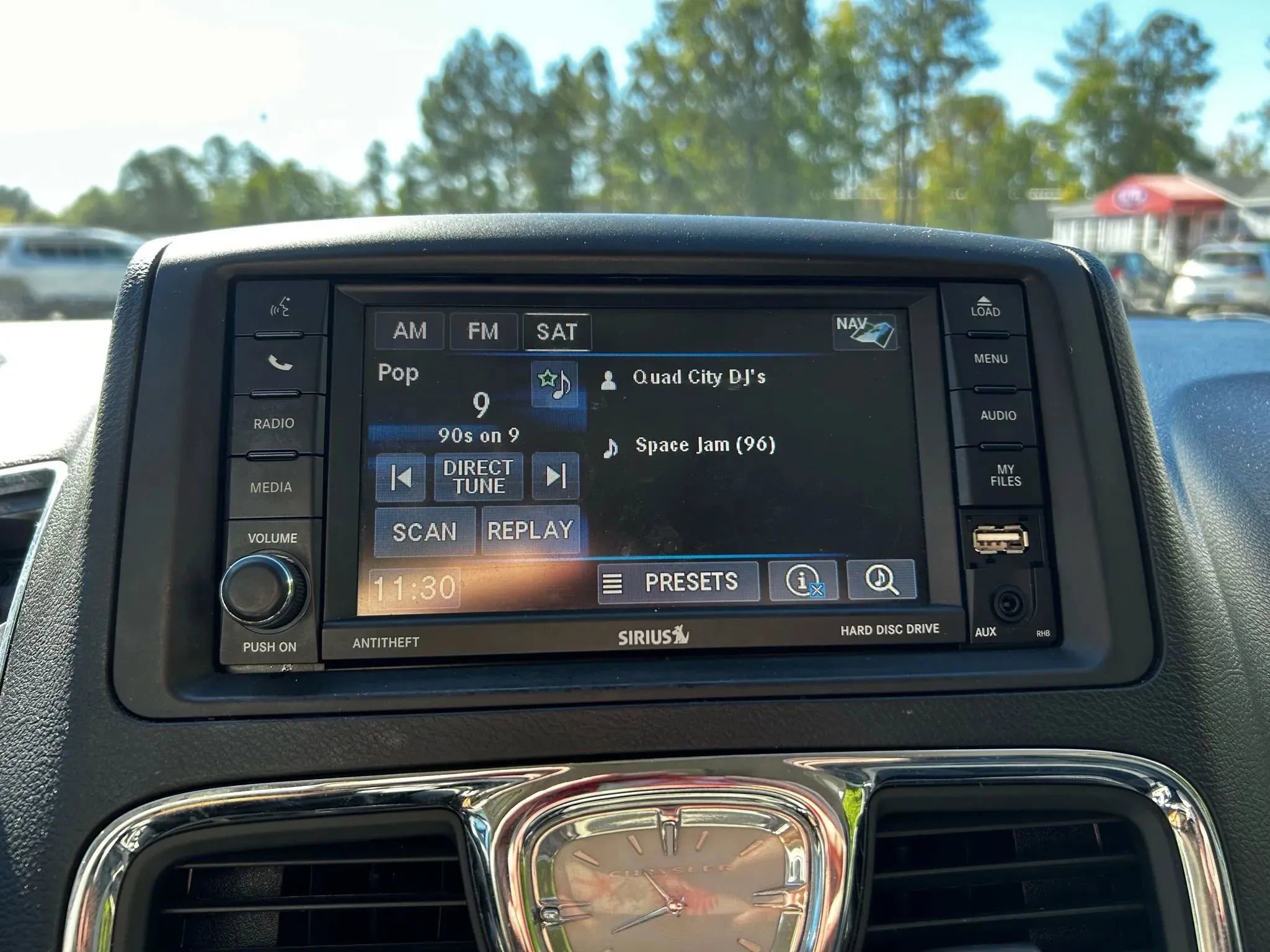 Used 2016 Chrysler Town & Country Touring image 19