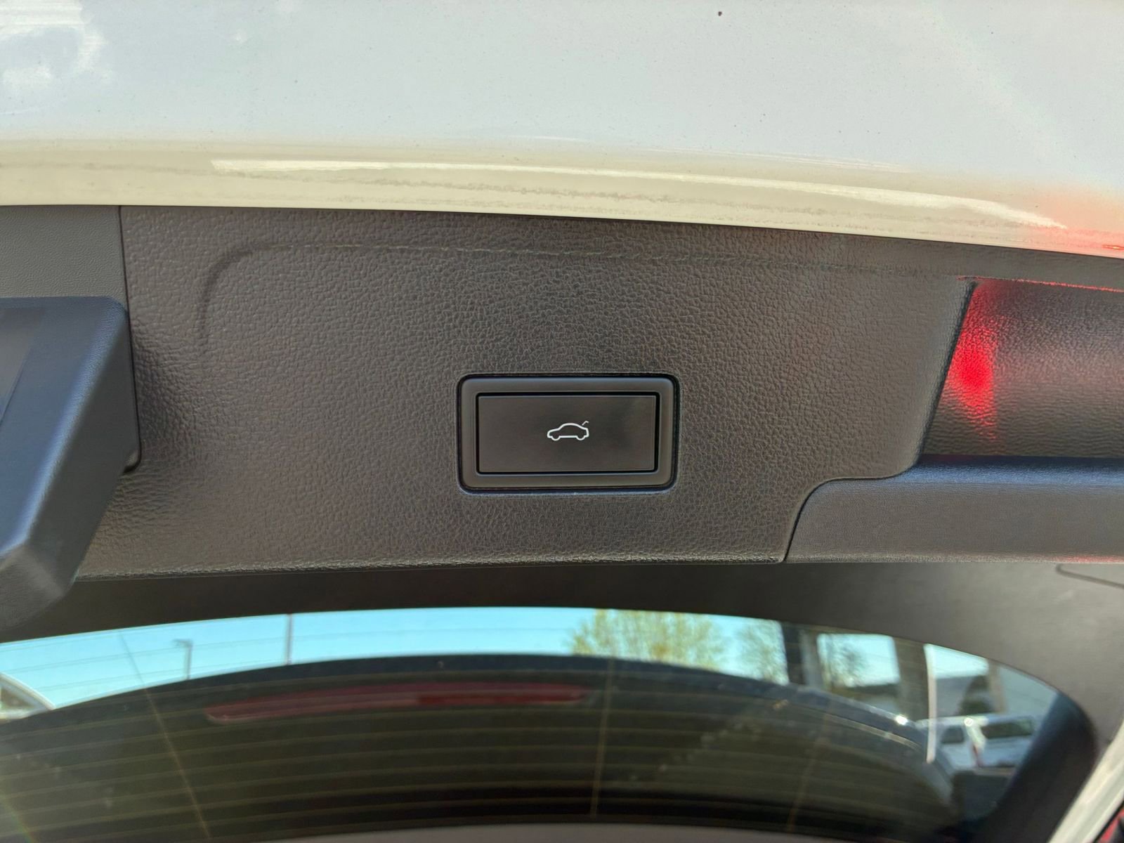 Used 2025 Volkswagen Atlas Cross Sport SE image 23