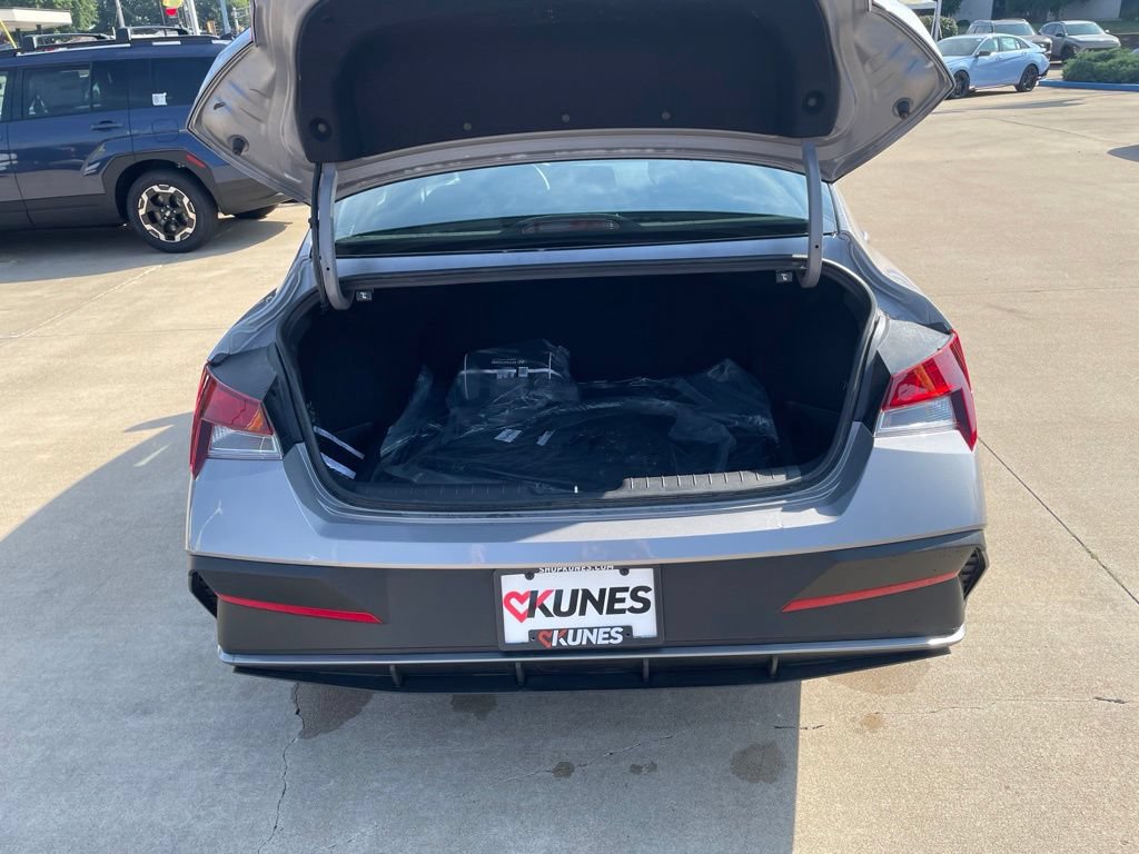 Used 2025 Hyundai Elantra Sport w/ Cargo Package FWD image 14