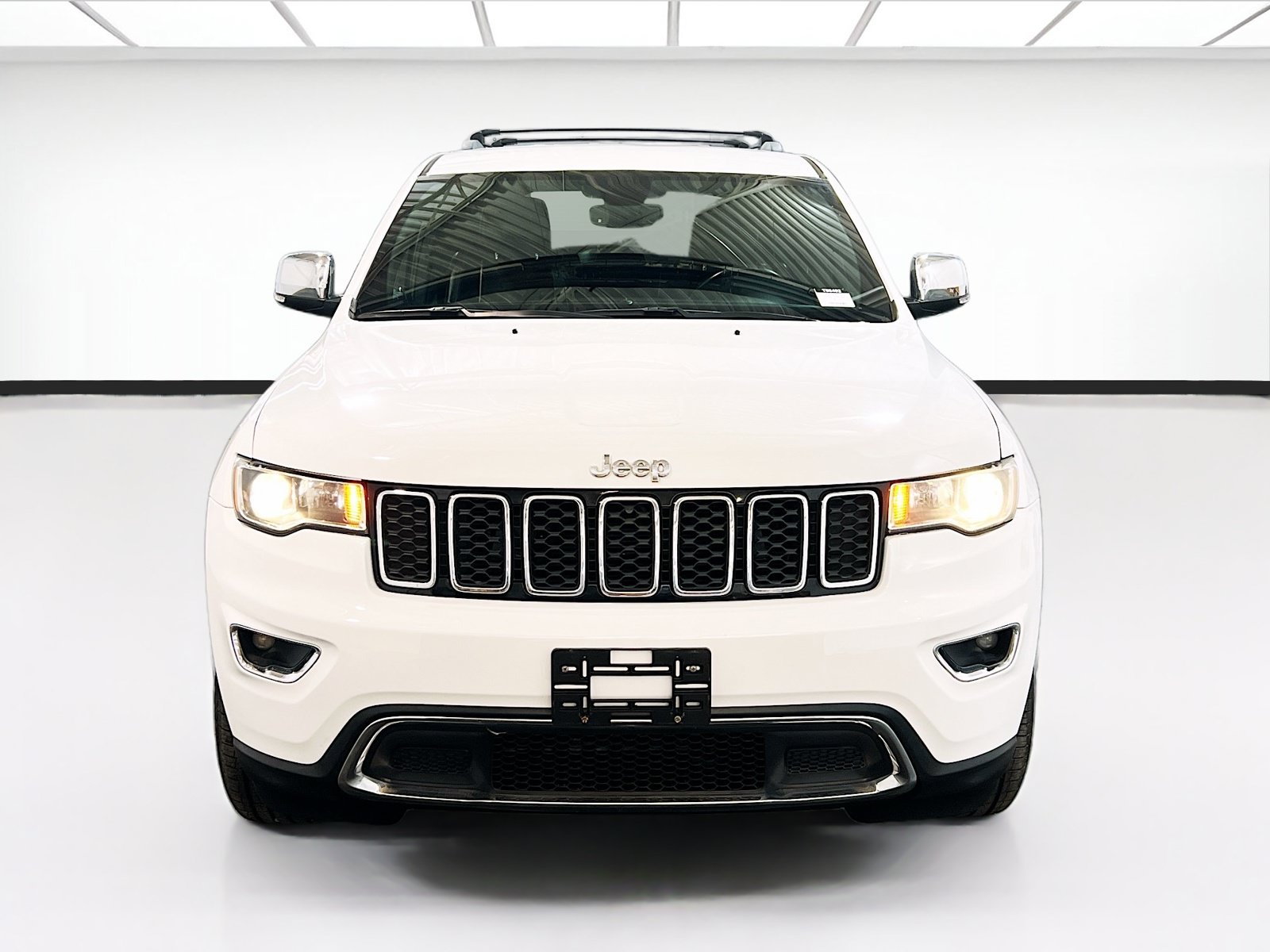 Used 2018 Jeep Grand Cherokee Limited RWD image 2