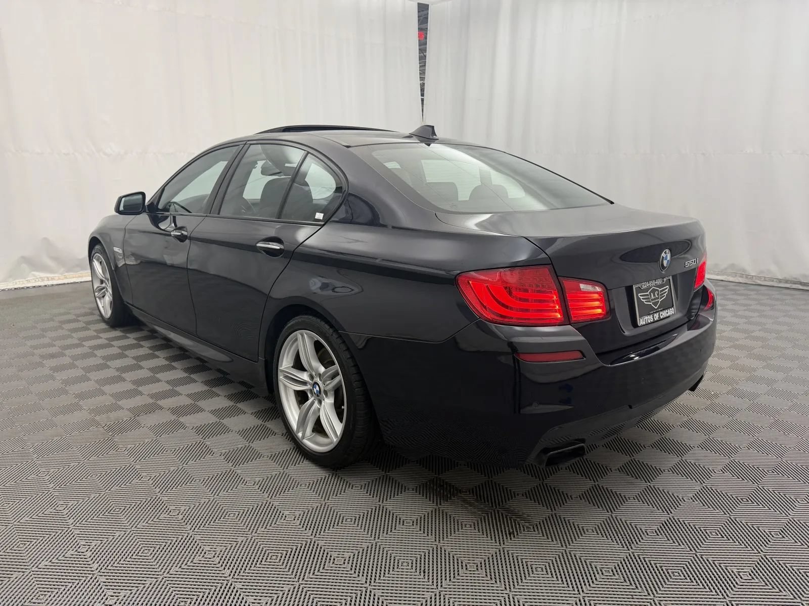 Used 2011 BMW 550i xDrive Sedan AWD/4WD image 7