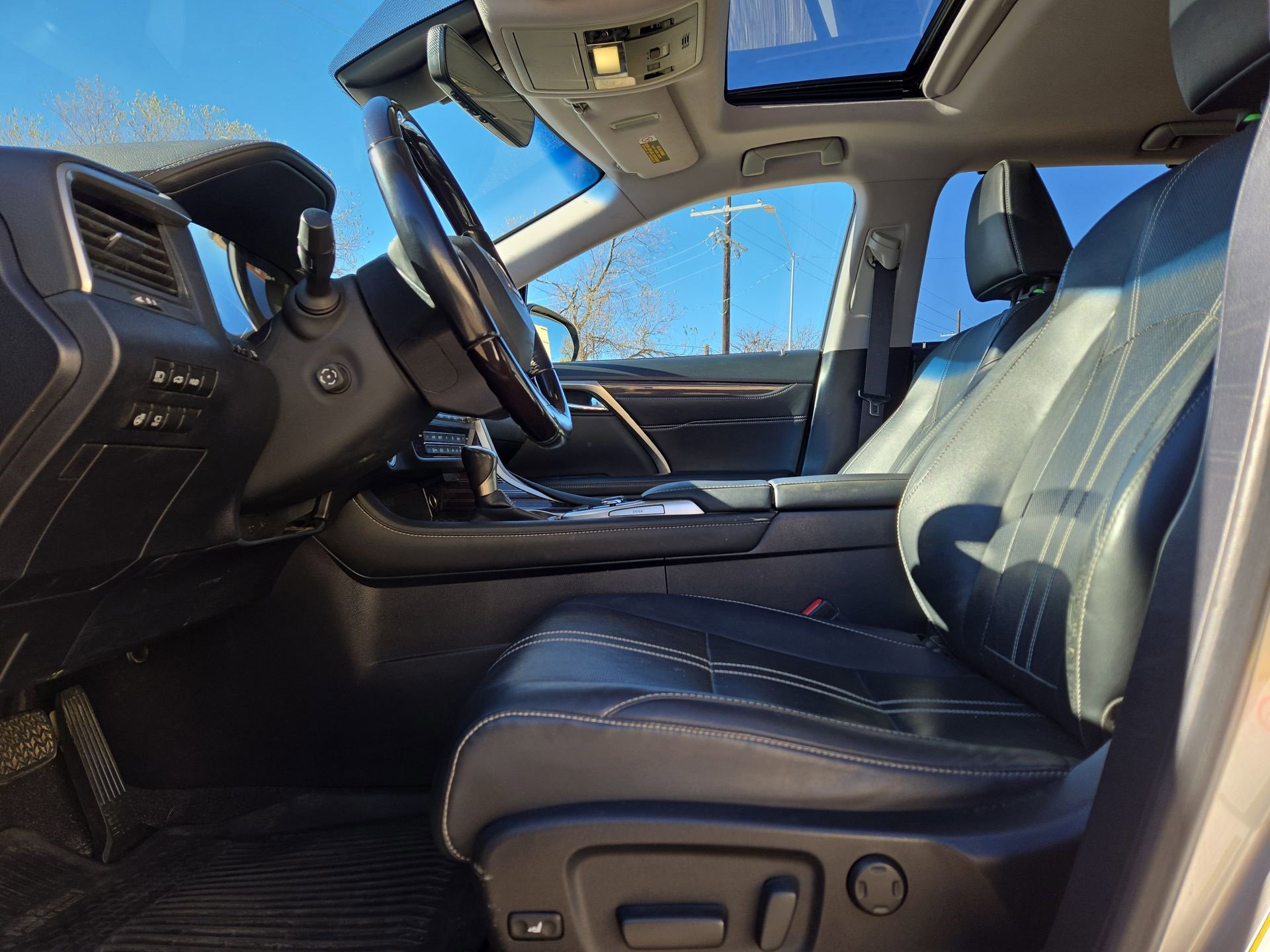 Used 2018 Lexus RX 350L Luxury image 16